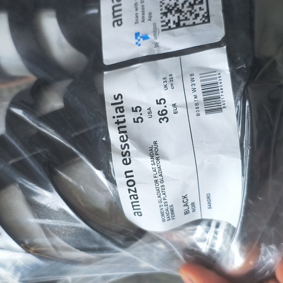 Amazon Essentials Women's Gladiator Flat Sandal, Black, - Picture 3 of 3